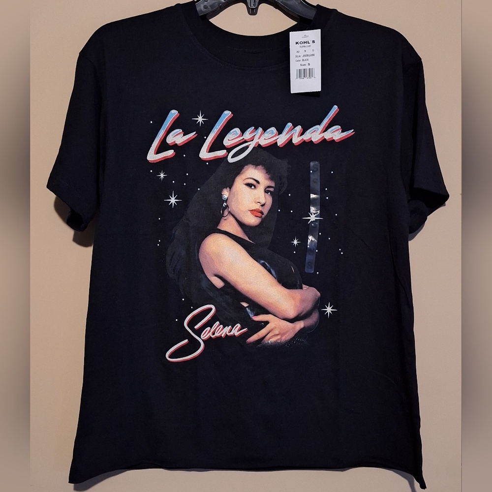Selena La Leyenda Graphic T- Shirt Size Small